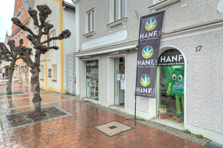 Blick auf das Schaufenster Erding Lange Zeile