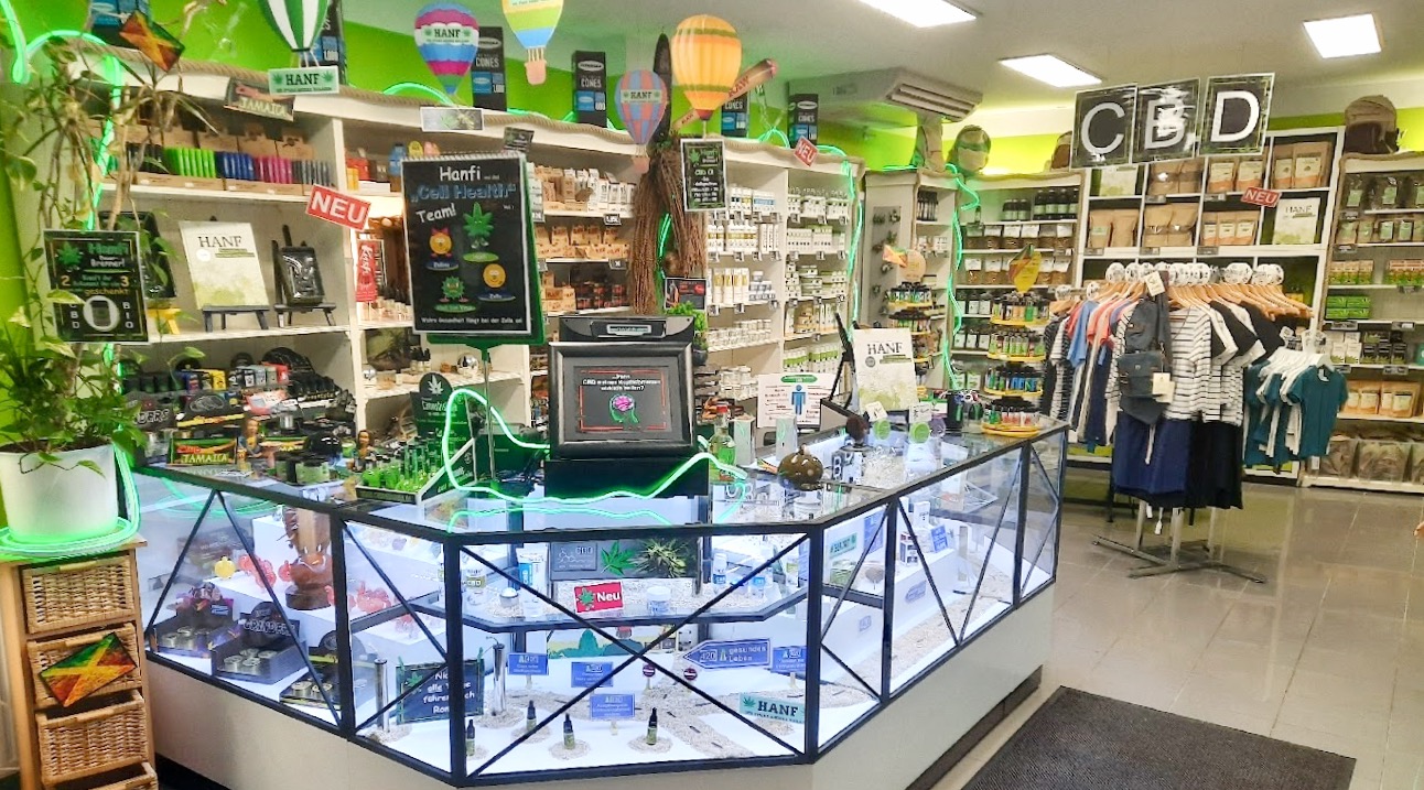 Blick auf den Bedienungsbereich mit Kasse im Hanfshop Augsburg Steingasse
